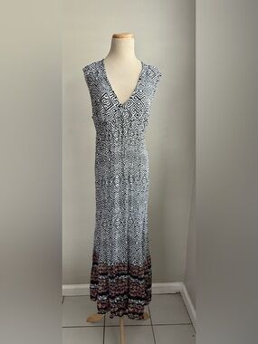 Sleeveless Black & White Geometric Maxi Dress with Patterned Hem Size XL